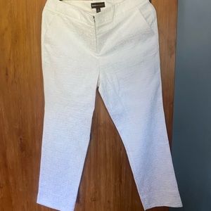 Dana Buchman size 8 white capri length pants